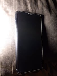 ايفون 11برو ماكس كلشي مامبدل بيه سعره 400وبيه مجال 07827525136