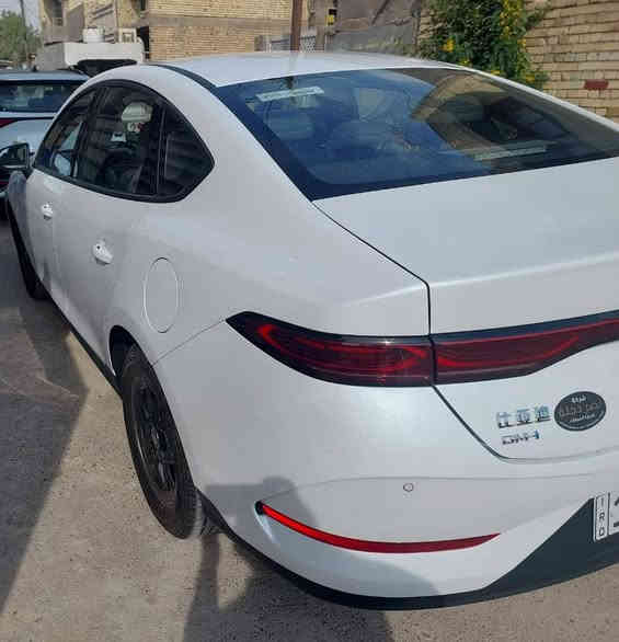 سلام عليكم
بي واي دي (كين بلاس) للبيع موديل 2025 
فول مواصفات 
لايت زنون 
لد نهاري زنون 
اشاير بلمري 
كشنات جلد 
تبريد قطعتين 
كامرة خلفية دوارة 
حساس خلفي 
فول تحكمات ستيرن 
تشغيل بصمة 🫆 
دخول بصمة وكارت 
المسافة المقطوعة (1500km)
مرقم بغداد 
السعر 132 بيه مجال بسيط حك الجية
مكان السيارة (بغداد الزعفرانية)
مكلف بلنشر أي استفسار الاتصال على الرقم 
***********
