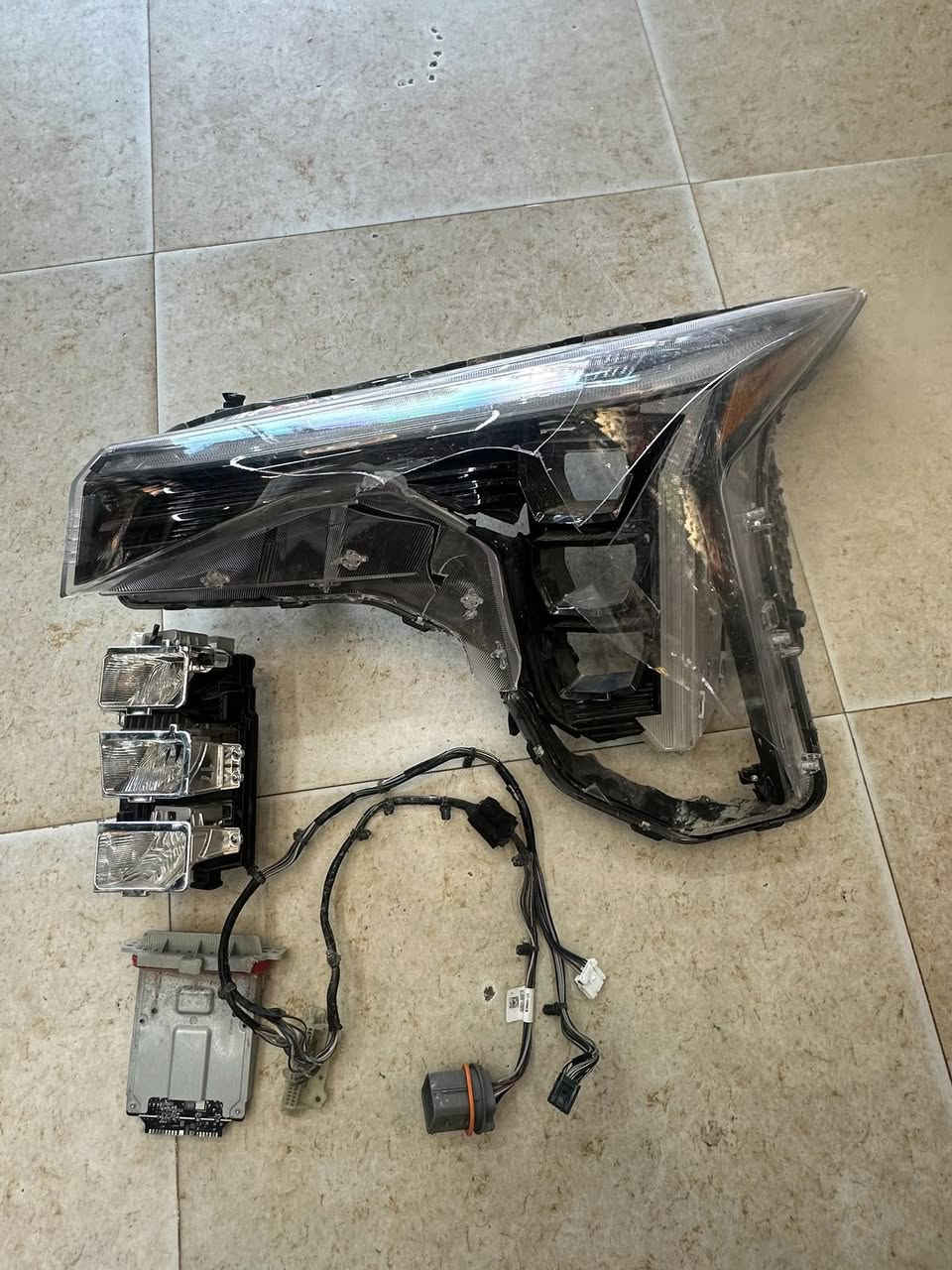 السلام عليكم للبيع عدسات لايت k4يسار +لد كامل شغال+كارت +ضفيره مال لايت كامله قيم وبلعافيه عليك


**إذا كنت صاحب هذا الإعلان وتريد حذفه لأي سبب، رجاءا أرسل رسالة إلى الدعم الفني**