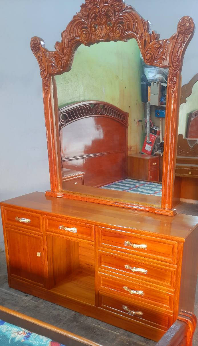 للبيع غرفه اخشاب سته ابواب نضيفه كلش تزكام صاج خمسه ملم ضهر جرجوبه برغي توج زان السعر 550 وبيه مجال لشراي العنوان كربلاء للأستفسار ***********
