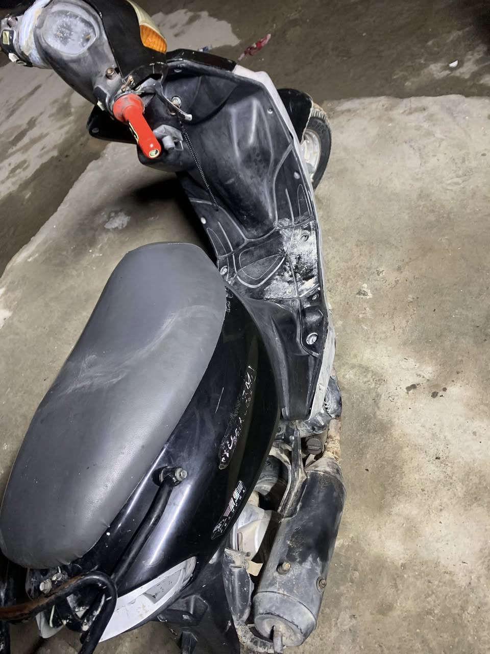 السلام عليكم دراجه البيع قجمه شخاره بس بيه ولفات دراجه جديده مكاني بغداد مدينه الصدر السعر 150 و بيه مجال الرقم ***********
