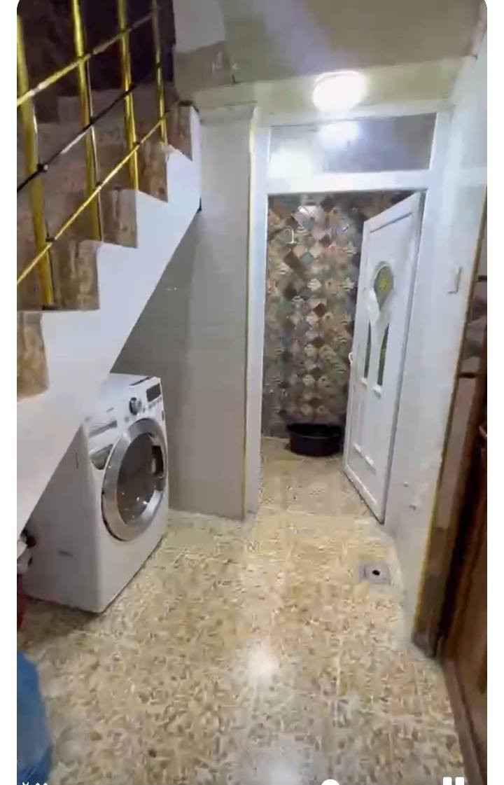 متوفر دار للبيع بجمعية زيونه سومر
المساحه 120م طابقين سيراميك كاشي سقوف ثانويه موقع مميز جدا أول فرع بلمنطقه السوق بظهر البيت يحتوي على 5غرف زائد هول داخلي كبير ومغاسل وبلكون مقابيل البيت حديقه 200متر تابعه للبيت الحديقه مال بلديه والبيت بي معامله تثبيت كامله للأستفسار عن البيت مراسلة صاحب الدار واتساب ***********
