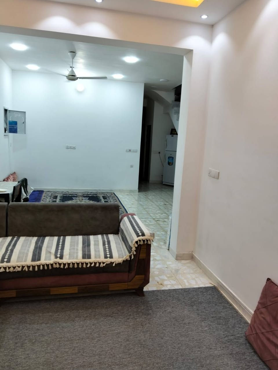 يا الله
السلام عليكم  دار مساحه ١٢٥ متر طابو صرف يتكون الدار من ثلاث طوابق خمس غرف نوم بناء حديث (مودرن)للبيع العنوان الزعفرانيه دور الامانه مقاطعه ٩ قطع موضفي أمانه بغداد مكان مميز قريب على شارع ١٥ وعلى شارع ٦٠ للاستفسار اتصال مكتب القريشي للعقار *********** يوجد واتساب 
اتصال مباشر ***********
