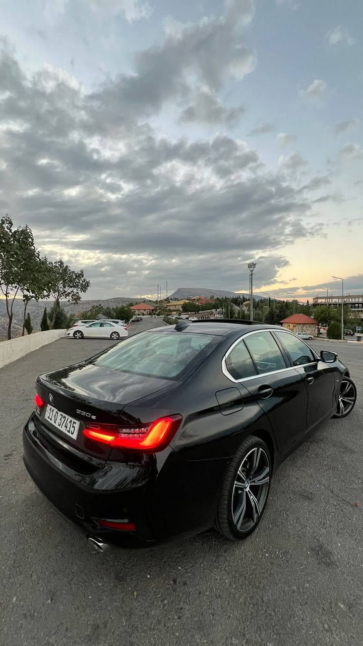 BMW 

رقم بغداد تحويل ثاني يوم 

الموديل: 2022

الفئة : i330

النظام : هايبرد+كهرباء(شحن)+بانزين

الضرر 3 قطع بدون ايرباك 

عداد المسافات 60الف كيلو (قابل للزيادة)

سيرفس كامل على السيارة بدون نقص اي شي والصيانة كلها بمركز منتظر اوتو

تخم تاير جديد 

عليها تغليف ppf ضمان 10 سنوات

المواصفات: - فتحه + بصمه + داتو شو + داخل احمر + رادارات+انارة داخلية

للأستفسار
0773 555 5959
