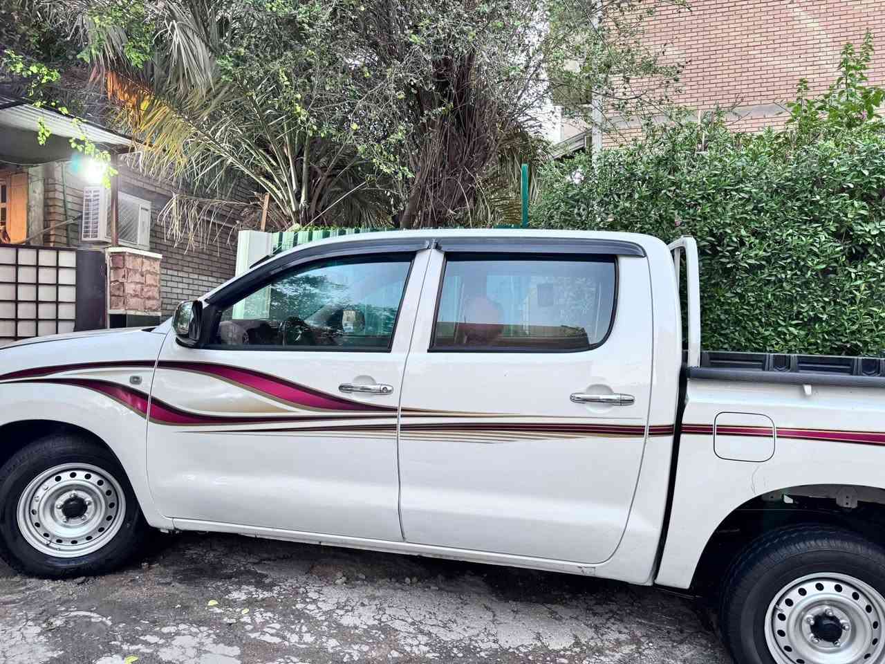 سلام عليكم بيكم تيوته موديل 2007سياره جديده ماشيه ٢٠٠ الف سياره بيه اربع قطع صبغ مكان سياره بغداد زيونه رقم تلفون ***********سعر سياره 125وبيه مجال
