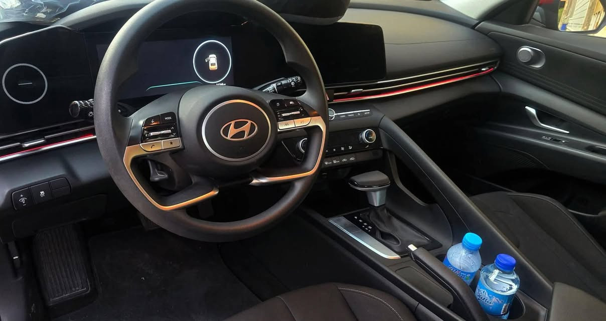 السعر جوه السوكك ✈️
السلام عليكم النترا للبيع موديل 2024
مواصفات نص فول 
رقم شمالي 
لون أحمر 
لغود شواصي مكفول بالكامل 
السيارة أمريكية صورها وصور حادث وسونار موضح بالمنشور بدون دواخل بدون ايربا
عنوان بغداد الامين 
للاتصال ***********
السعرر 145 وبيها مجال قليل ❤️
