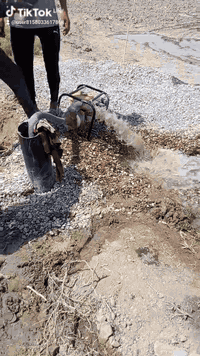 حفر الابار في جميع محافظات العراق حفر وعزل المالح وصب البير  فحص بجهاز الكاشف قبل الحفر تستلم بير جاهز ومن الله التوفيق واحد عراق  الاستفسار واتساب وخاص مفتوح  ***********///***********
