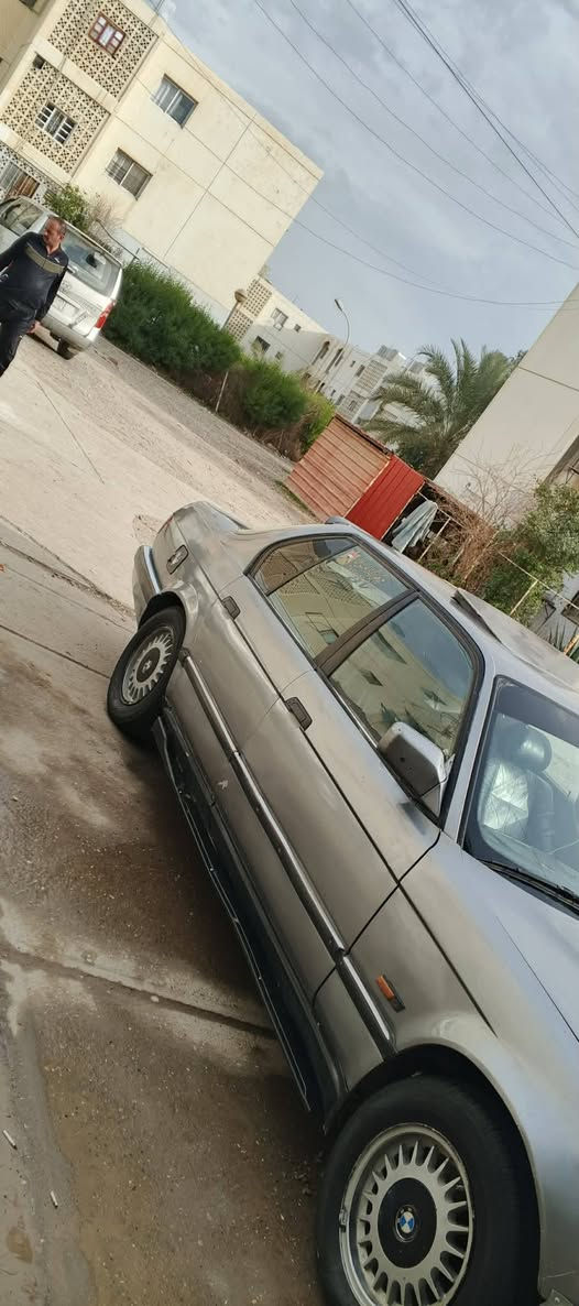 السلام عليكم اعاده النشر بسبب الوعود الكاذبه بيم 735 مديل 93سياره كيرمحرك فورت شرط طياره صدر جيدي كهربايات كلهه شغاله سياره احله من الصور بيع او مراوس الاستفسار ***********
