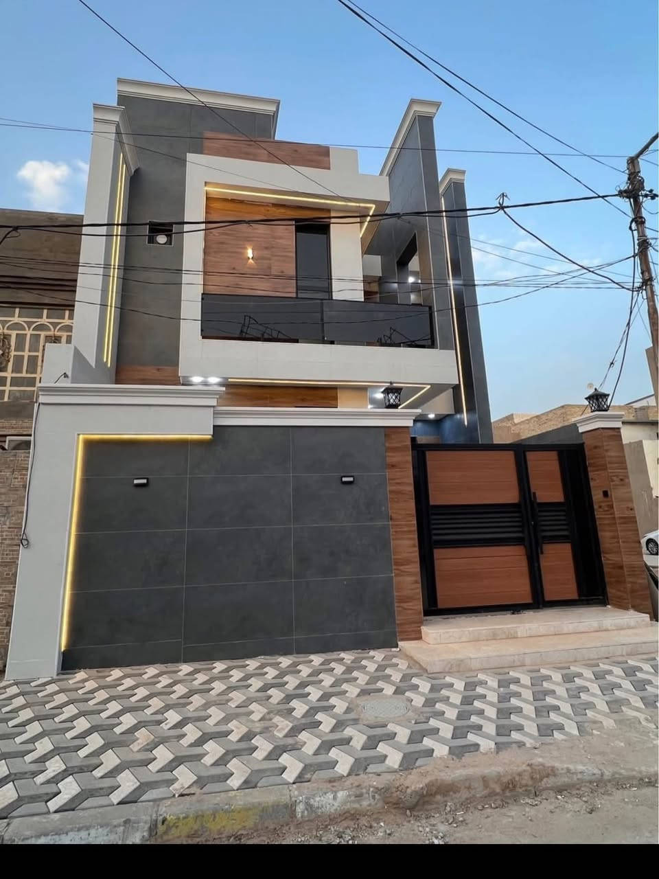 #دار_للبيع🏠

#الموقع : حي العداله دور القضاة 🌍

#المساحه : 150متر الوجه 7.5نزال 20✨

#التفاصيل : الدار جديد غير مسكون فووول درجه الأمتياز نسبه بنائه
شارع 15 
يتكون  الدار  من غرف نوم عدد4+صالتين+5مجاميع صحيه+مطبخ حار بارد+منورعدد2 …………

♻️اشراف هندسي وموصفات البناء عالية الجوده ومميزه
                ________________________
ملاحظه/ وفرنا النقل مجاني ويدلل المشتري 🫡 

يتوفر لدينا:
🏘️ عقارات سكنية (بيع وشراء)
🏢 محلات وعمارات تجارية
📍 أراضٍ سكنية وزراعية
📑 عقود رسمية ومصدقة

✨ عروض مميزة يومياً ✨
🛑 أسعار تنافسية – مواقع مميزة – خدمات متكاملة

📞 للتواصل: [***********____ ***********]
📍 العنوان: [الفرع الاول ]1
(النجف الاشرف/حي سلام/بداية شارع ابو دجاج/مكتب انجاز)
                   [الفرع الثاني]2
(النجف الاشرف/حي السلام/منتصف شارع ابو دجاج مكتب 
جنة النعيم للعقار والمقاولات العامه)
🕒 أوقات الدوام: من [4] إلى [9] مساءً –

📲 زورونا أو راسلونا على الواتساب لمعرفة أحدث العروض
✅ جنة النعيم وأنجاز … حيث تجد الراحة والأمان في بيت العمر
             ✋🏻أدارة المكتب/انتضرونا في عروض أجمل
