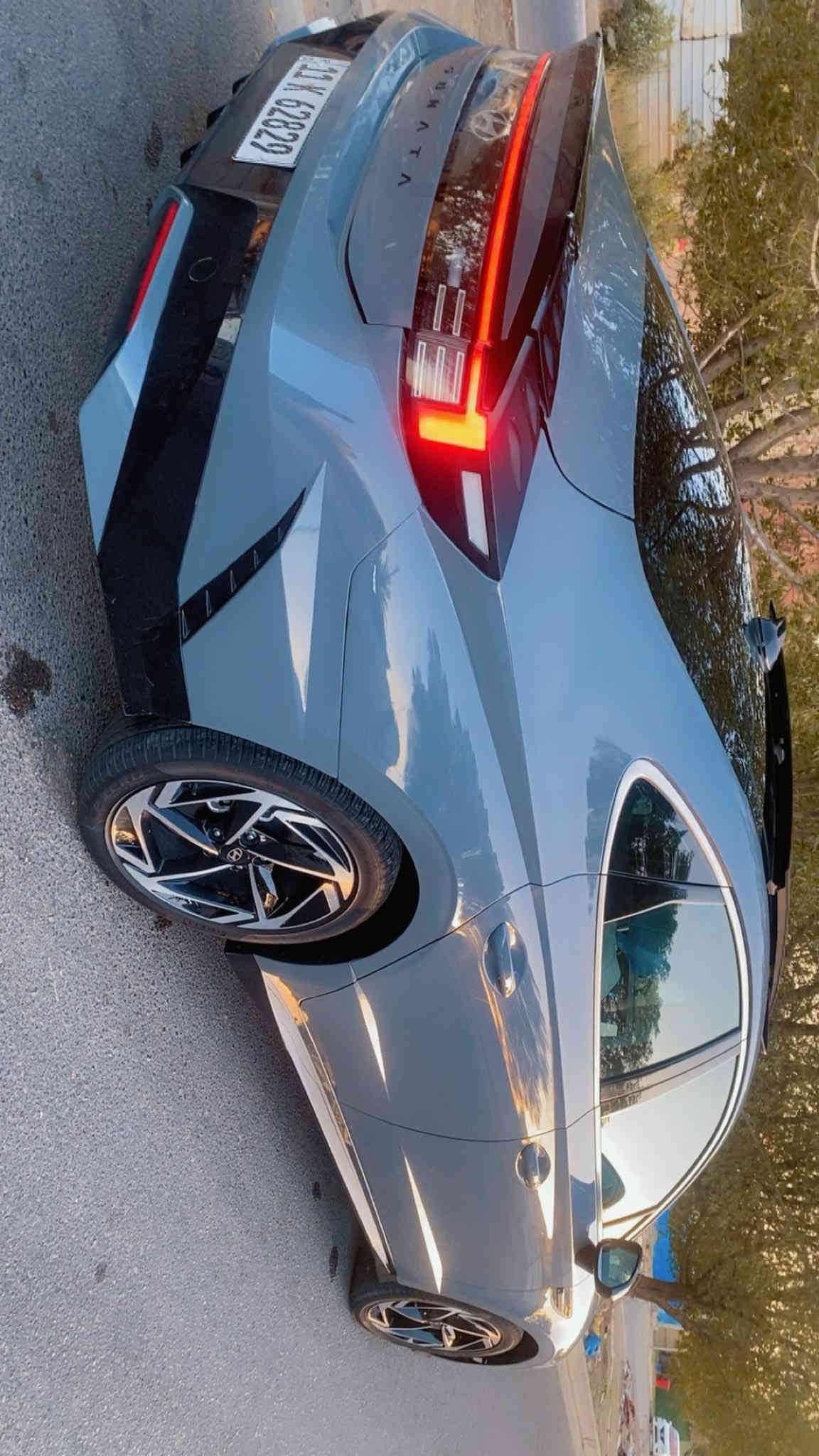 سوناته لبيع  موديل 2025 ماشيه 16.500الف  ميل الشكل الجديد لون مميز (سموك )دخول جديد
مرقم بغداد معوقين رقم دولي 
السياره نضافه ١٠٠٪؜ جديده كلش ونصبتها كلش حلوه تجي وشوف شخط مابيها 
حادث بدون ارباك شرط فقط تصليح جاملغات خلفيه اثنين وقبق جنطه مبدل نفس لون ودعاميه سياره بدون شاصي بدون حوض كله مكفول 
 -فؤل مواااصفاات
-داخل لون ابيض  
-مكينه 2500
-سقف بنراما
-شاشه متصل 
-كير تعليق 8 نمر تعلق
-تدفى كشنات 
-تبريد شاشه لمس
-مقاعد كهرباء 
-ثلاث انضمه قياده 
-ارباكات مقاعد 
-كامره دواره محيطيه وخرائط 
-اناره ترحيب يدات وشاشه 
-زجاج ملون مانع الحراره 
-لد امامي خلفي مع عدسات لايت 
-مخارج تايبسي امامي خلفي 
-التحكم على المنحدرات 
-مستشعر وقوف 
-شحن واير ليس 
-شاشه كبيره خرائط
-نقطه عمياء بلمري 
-تشغل عن بعد 
-حساسات امامي
-رادارات امامي خلفي عدد 3 
-نضام فرمله الطؤارئ
-وسادات هوايه 6 
-مصابيح زينون اماميه مع لد امامي متصل .
-ابل كار بلاي !
-محافضه على المسار 
-اوتو هولد 
-هاند بريك كهربائي
-مود درايف 
مكان سياره بغداد السعر195 وبيه مجال 
اي استفسار ***********
