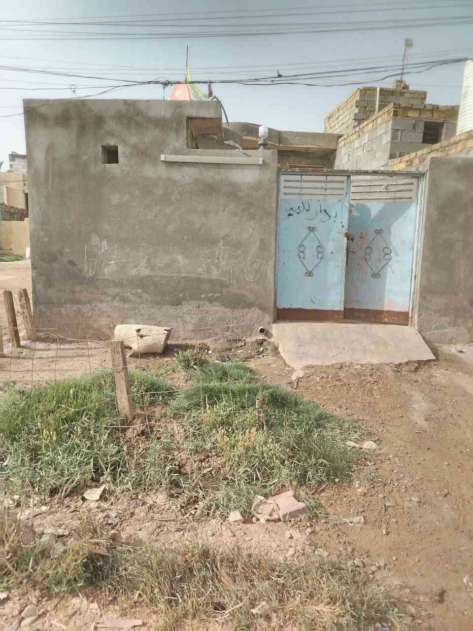 بيت لبيع بحي ضبيع يم مدرست الرحمة البيت جهاز صاله وغرفه ومطبخ وسيراميك بيت نضيف مساحته 100 زراعي وغريب عل تبليط ***********
