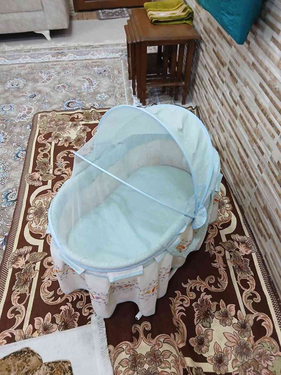 جۆلانێی مناڵ زۆر پاک و تازە و بێعەیب ، ڕائەژەندرێت و کەپری خۆی هەیە
خاوەنەکەی 35 هەزاری پێداوە 
سعری ئێستای زۆر گونجاوەو قفڵی 15 هەزارە
سلێمانی، گەیاندن هەیە*********** السليمانية, العراق
