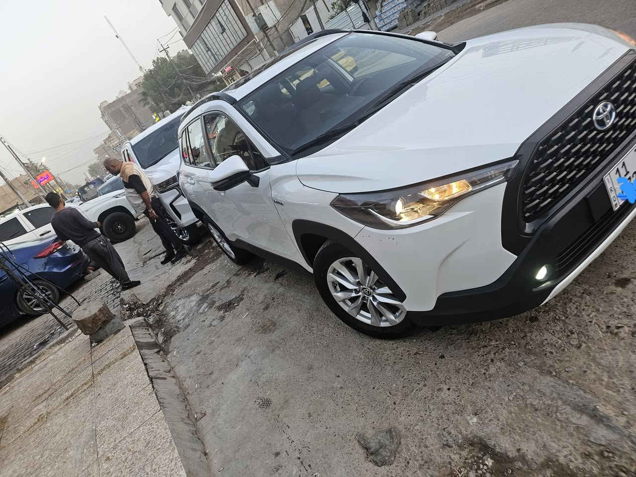 سلام عليكم
تيوتا كورلا كروس 2022 
سيارة ساز اصلي 

سياره كلش حلوه و ناعمه ب مشي و مناقصه شي 
فول موصفات فتحه ، بصمه ، كامره ، مري شفط 
محرك ١٨٠٠ 

*********** 

سعر اكتب : ي الله يجيك سعر خاص
