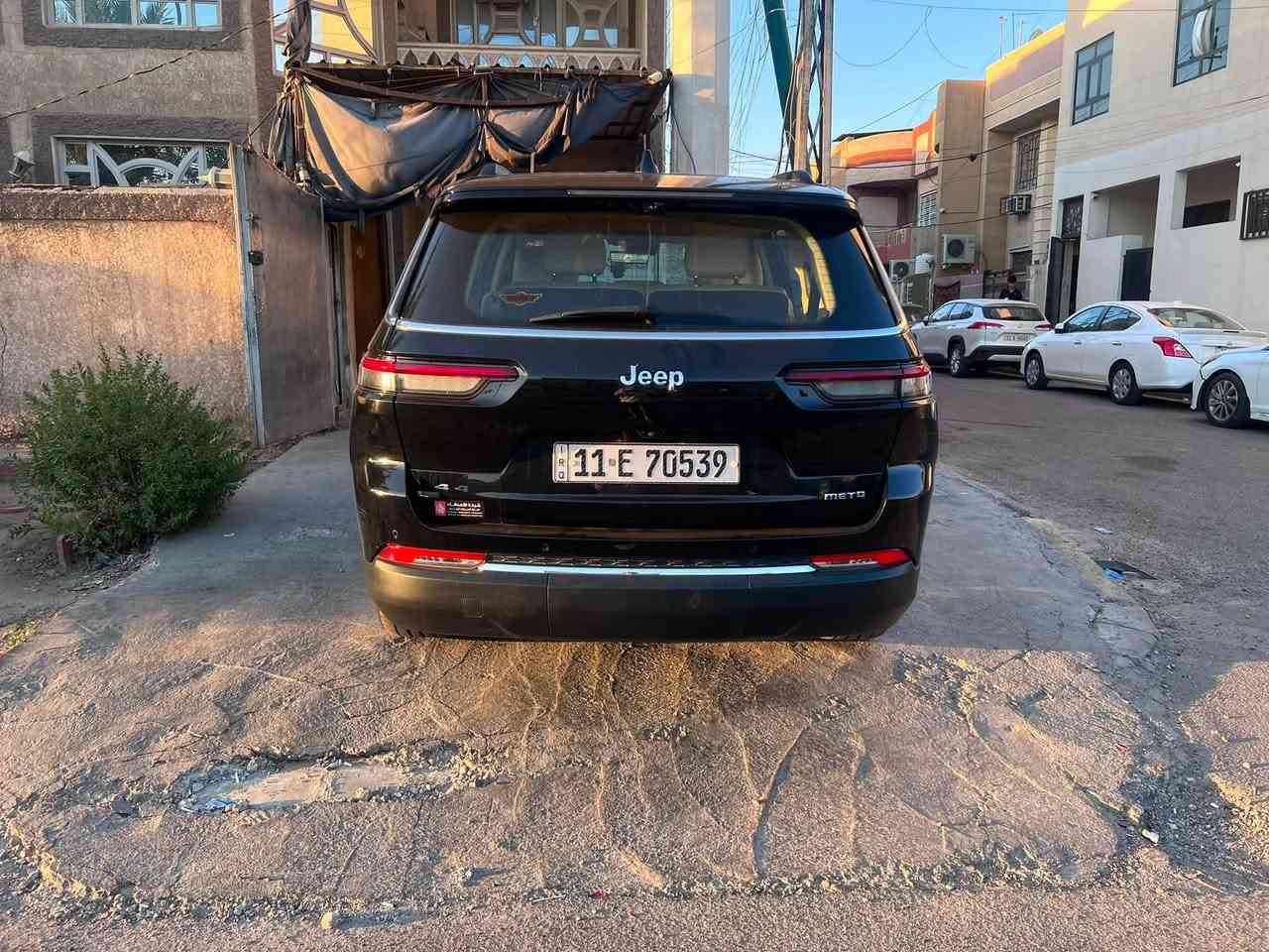 سلام عليكم جيب وكاله وكاله
سياره خليجي ماشيه 450000 
سياره فول 1/1
داخل بيجي
سياره 7. راكب 
موديل 2022
سياره نضيفه وسليمه من الضربه ول طخه ول زلغ 
رقم *********** 
مكان بغداد 
سعر السياره 33 الف وقابله لتفاوض
