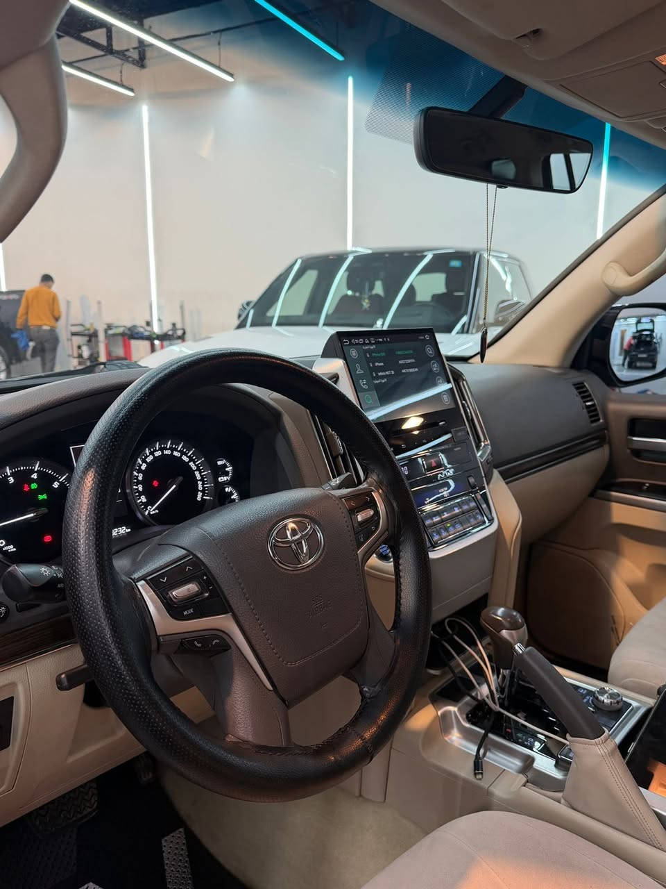 السلام عليكم لاندكروز 2021 كفاله عامه ماشيه 79 الف حقيقي محرك 5700 السياره شركة ساز للاستفسار 0787 771 1685
