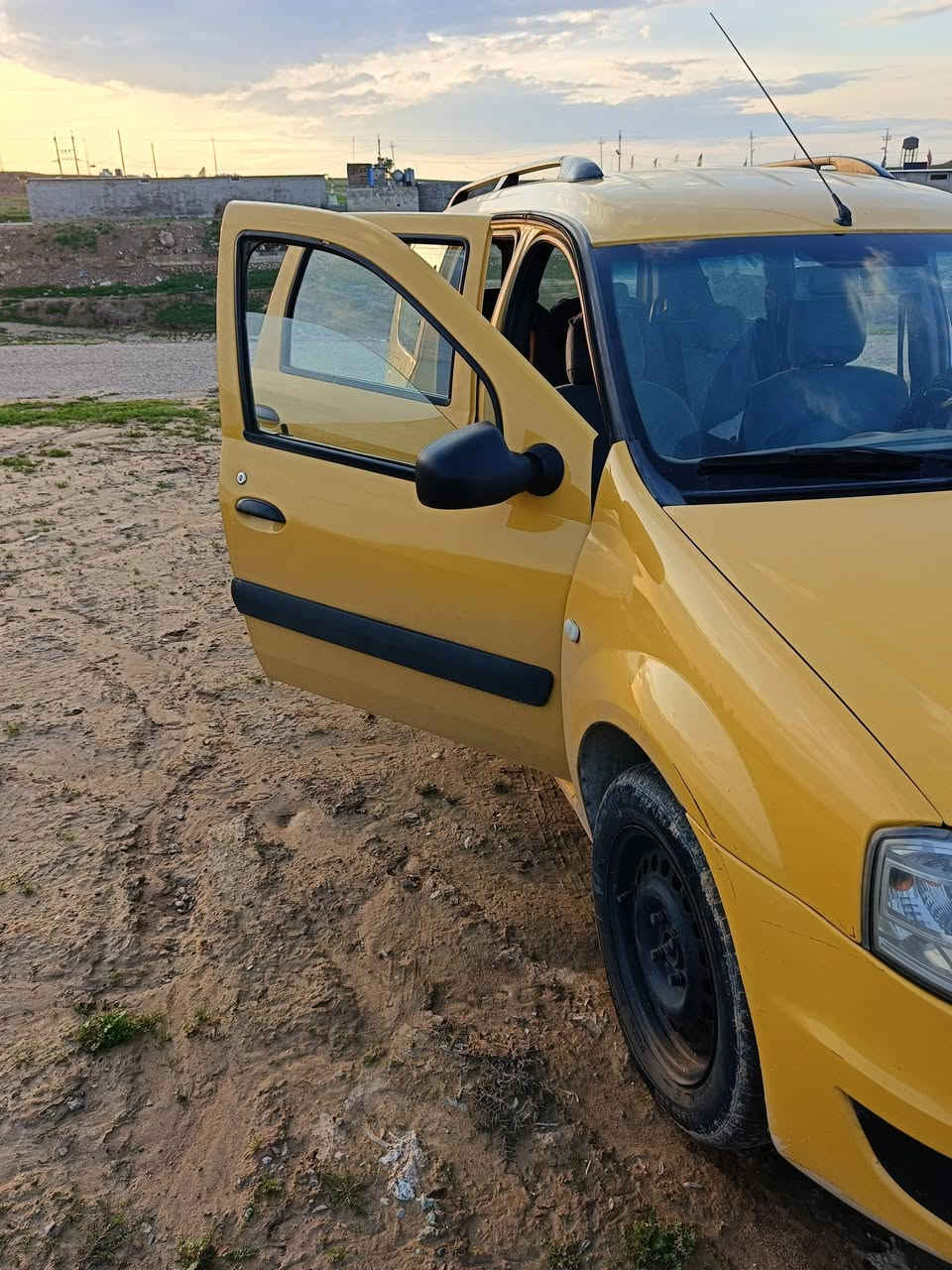 السلام عليكم السيارة للبيع موديل 11 سنوية 28 رقم نينوى مصبوغة حزام جمالية بدون حادث  الاتصال على رقم *********** بيها كوبون ورقي تراي وين ماتريد مكان السيارة في الموصل
