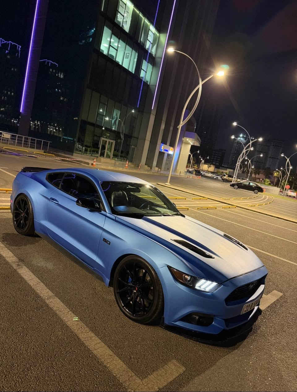 مۆستانگ GT performance 5.0 فولل ماسەفات هەشت پستن تەنیا ٥٠ هەزار رۆشتوە بە شەرتی هەمو شتەک سەیارەکە زۆر خاوێن مایە ١ دینار مەسرەفی تێ دا نیە سەنەوی هەتا ٢٠٣١ نوێیە فەحسو هەزەی تازە کرایە دەحمی ١ چاملخە بێ ژۆرێ بێ ئێرباگ لێرە من بەس رەنگم گۆریە رەنگەکی زۆر جوانو تاقانەیە نەکرایە شینی ماتە ئەگەر کریار نی سەرم مەهیشینە هەمو شتم نوسیە ***********
ماسەفات شاشە گەورە رادار کوشین ساردو گەرم  خەزن کارەبای أربيل, العراق

