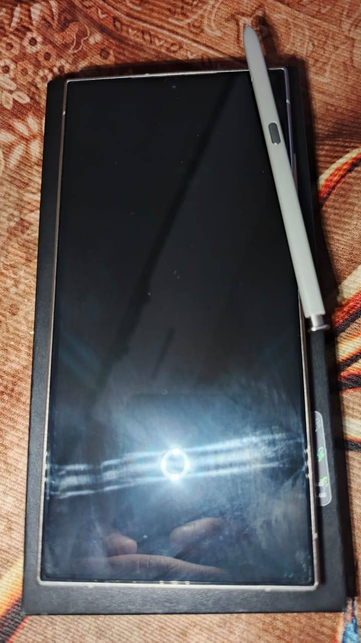 السلام عليكم الاجهاز سامسونج الترا 24s جهاز وضع الشركه ما مستخدم قليل بي كارت ضمان موجود من شركه عين الفهد الاستبدال شاشه جهاز معنى الكلمه نضيف كلش مكفول من شاشه وضهر بطاريه 95 مكانه الديوانيه المركز .. رقم التليفون ***********
