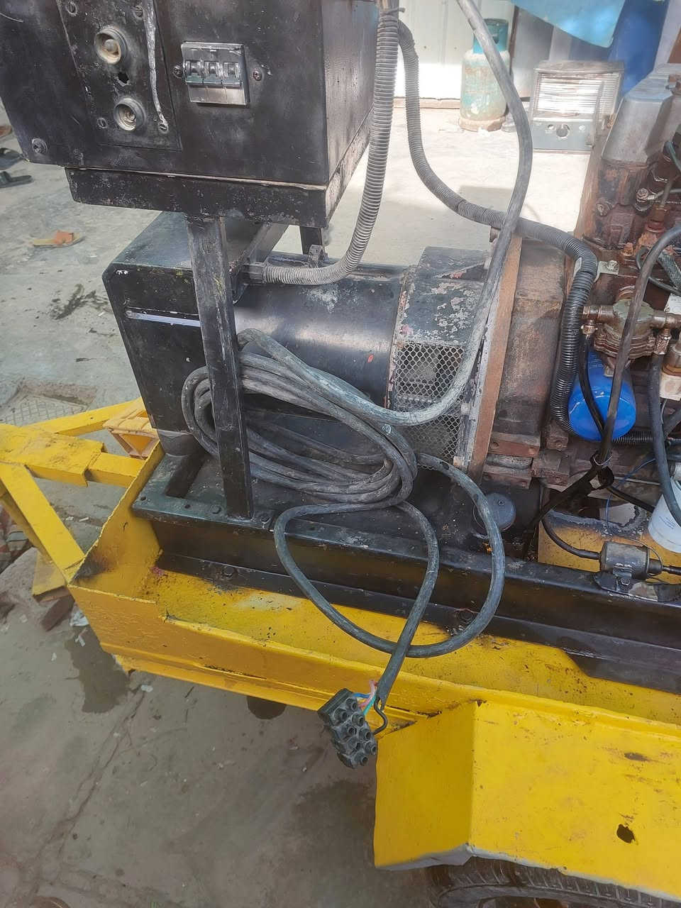 السلام عليكم مولده كابوته اربع بساتم 17 كيفي 60 امبير تريفيز للبيع مكاني بغداد رقم الهاتف*********** راديتر جديد والباتري السعر خاص
