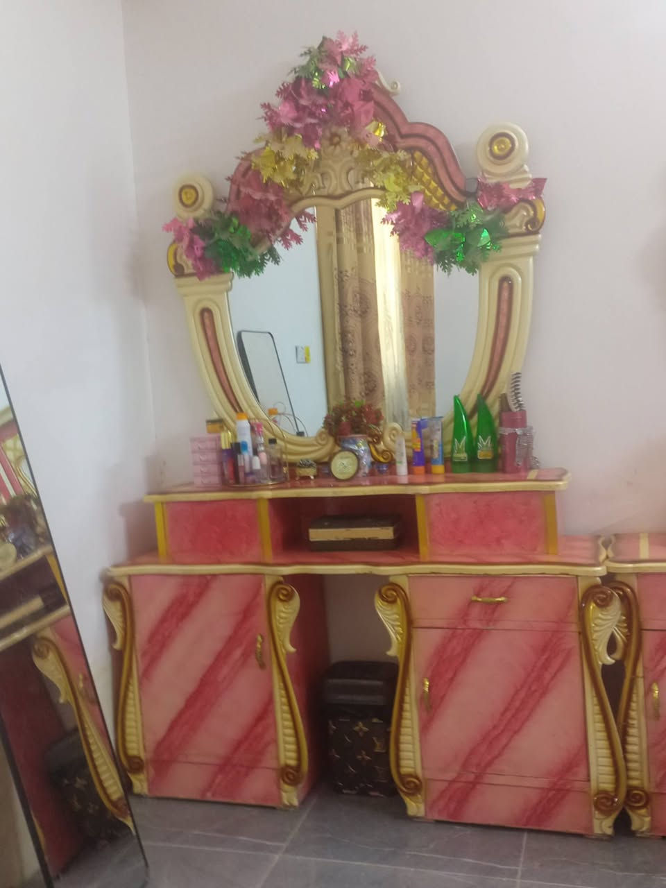 للبيع
غرفة اخشاب عراقية ٧ قطع السعر ٣٥٠ وبيها مجال العنوان بغداد الرصافة حي السفير


**إذا كنت صاحب هذا الإعلان وتريد حذفه لأي سبب، رجاءا أرسل رسالة إلى الدعم الفني**