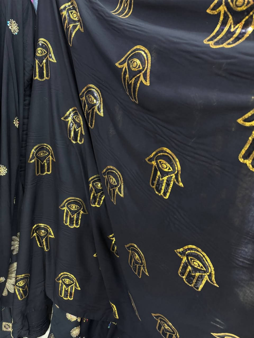 كشمير ايطالي بدون مطه 
مطرز كامل بلك و خيط 
سعر القطعه فقط 5.500


**إذا كنت صاحب هذا الإعلان وتريد حذفه لأي سبب، رجاءا أرسل رسالة إلى الدعم الفني**