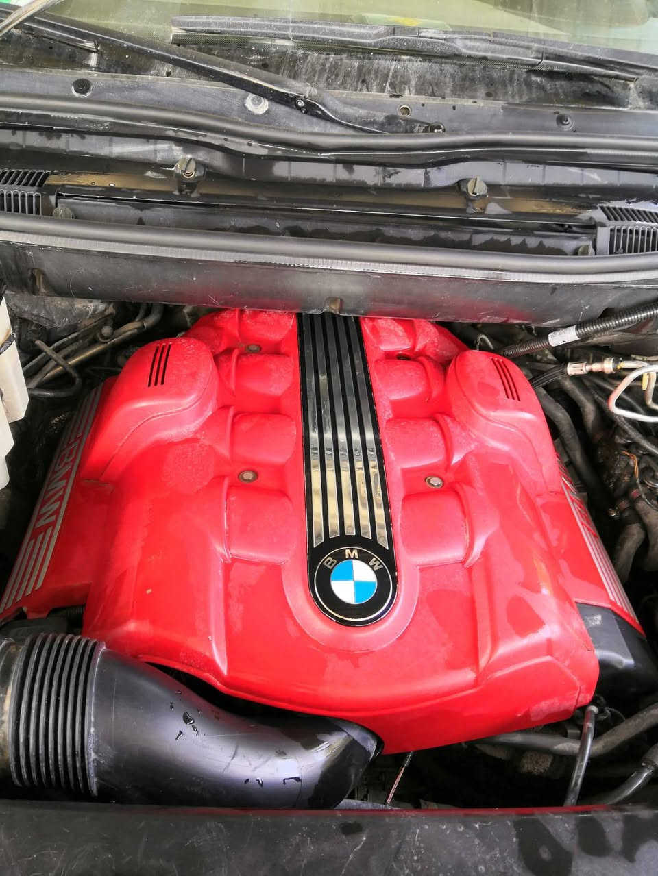 السلام عليكم  اخوان بي إم إكس فايف اشنايزر السياره جديده كلش قطعه نادره فول مواصفات السياره رياضيه وشبابيه حداده جديده تخم تأير  جديد تبريد شغال بسمي  السياره لاصبغ ولا ضربه ماناقصها شي مفوله على اخير حبايه مكاني بصره أبو الخصيب حمدان رقم الهاتف *********** السعر 105
