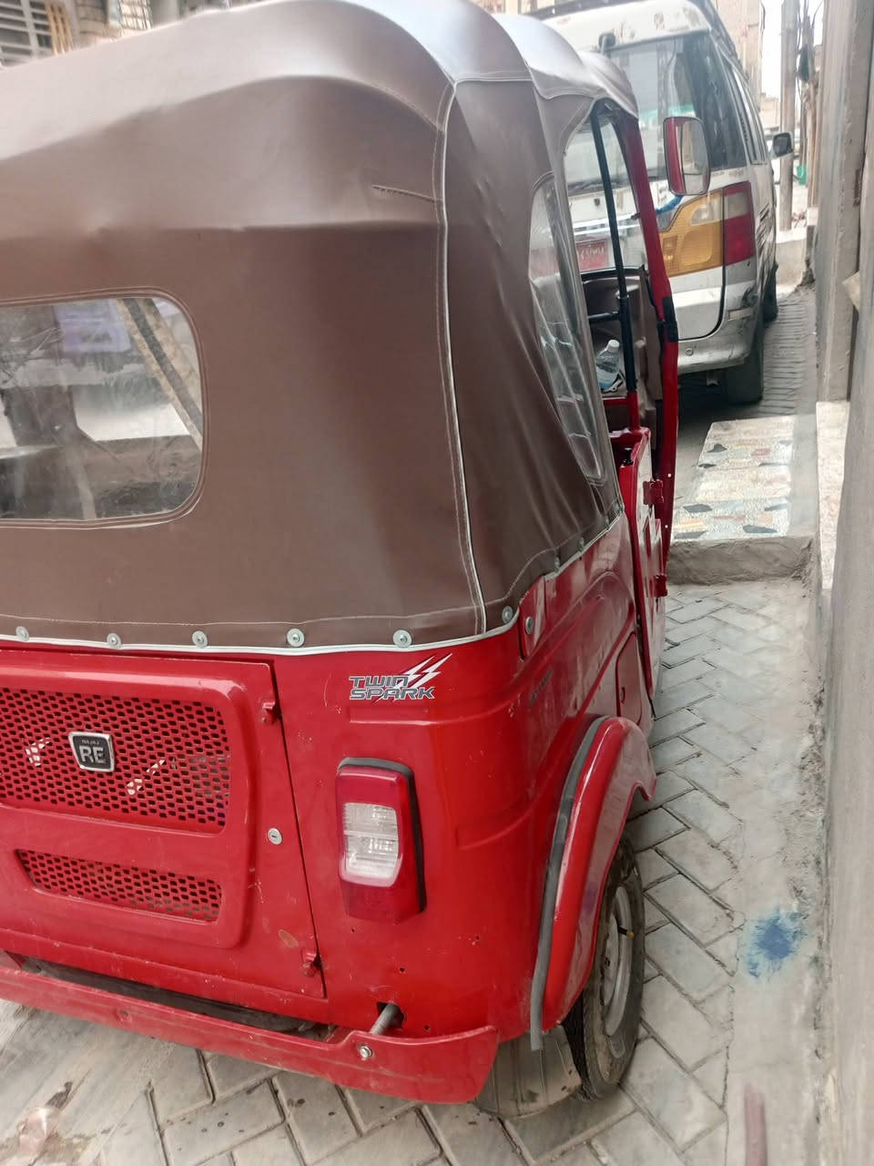 سلام عليكم تكتك 22شهر 8 رقم وسنويه بيه لغد مصبوغ وبيه بص الباب 3اصابع ومعمره خياسات كامله كهربائيات تخم تاير جديد سعر ٨وبيه مجال مكاني مدينه الصدر ***********
