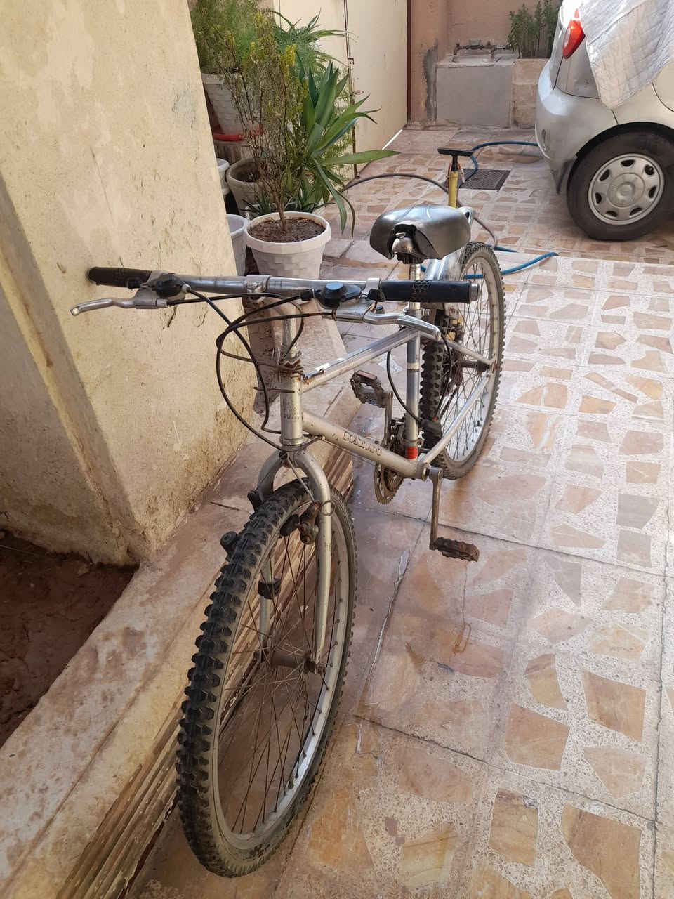السلام  عليكم
عندي بايسكل للبيع صنع في تايوان نضيف واضح بل صوره والسعر 80 وبي مجال قليل


**إذا كنت صاحب هذا الإعلان وتريد حذفه لأي سبب، رجاءا أرسل رسالة إلى الدعم الفني**