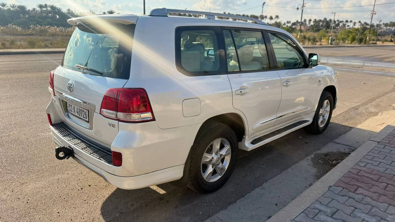 السلام عليكم
لاندكروز ٢٠١٠ خليجي مكفوله كفاله رقم بغداد
المواصفات vxr... الي يدور جديد هاي السيارة جديدة 
بصمتين تشغيل وابواب.. كشنات جلد.. كشنات كهرباء
محرك ٨ سلندر 4700.. ستيرن كهرباء.. زراك لايت
حساس امامي خلفي ..فتحة سقف.. عداد 240
مكان السياره صلاح الدين بلد... السعر ٣٣٠
***********
