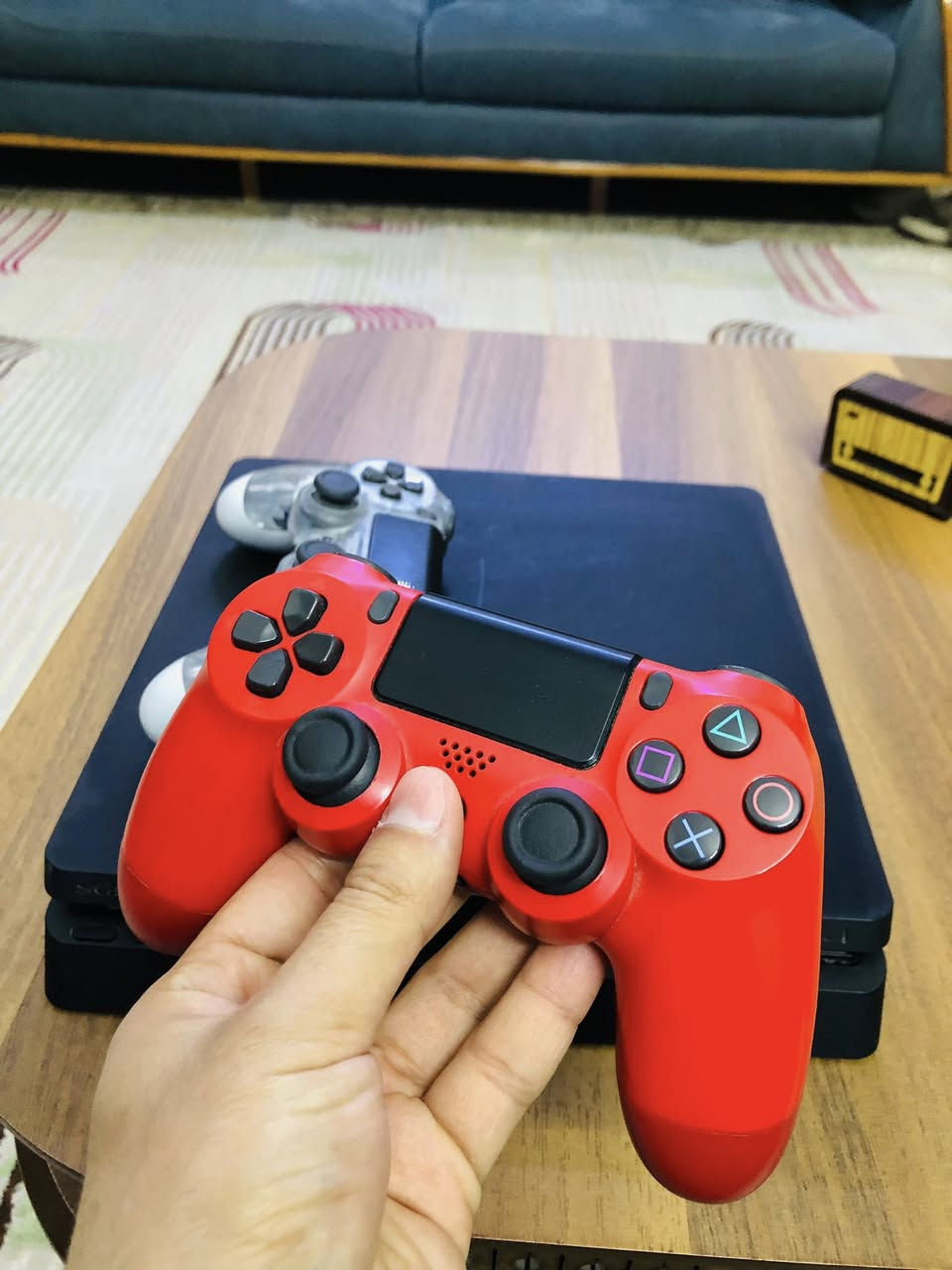 بلي 4 سلم 1 تيرا نظام 12.02 مع قرص التهكير والعاب حسب الطلب + جوستكات عدد 2 اصليات مو تجاري (وحده من الجوستكات اللون الشفاف المميز ) + يو بي اس 850 + مع كيبل شحن عدد 2 الطول واحد متر الاصلي + الملحقات المتبقية 

بغداد / شارع حيفا 
***********
