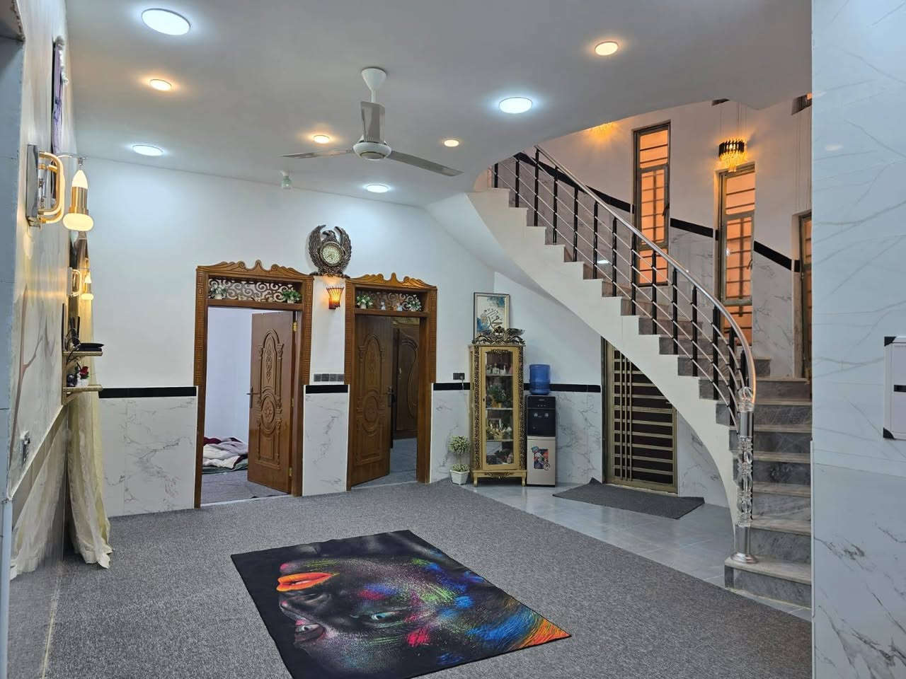 سلام عليكم يتوفر لدى مكتب عقارات الماجدي بيت للبيع المساحه 210 م طابو زاعي سند 25 العنوان دور النفط حي الحريه كامل الخدمات تبليط مجاري ارسفه كهرباء البيت بناء جديد وحديث الاستفسار *********** ابو ريحانه
