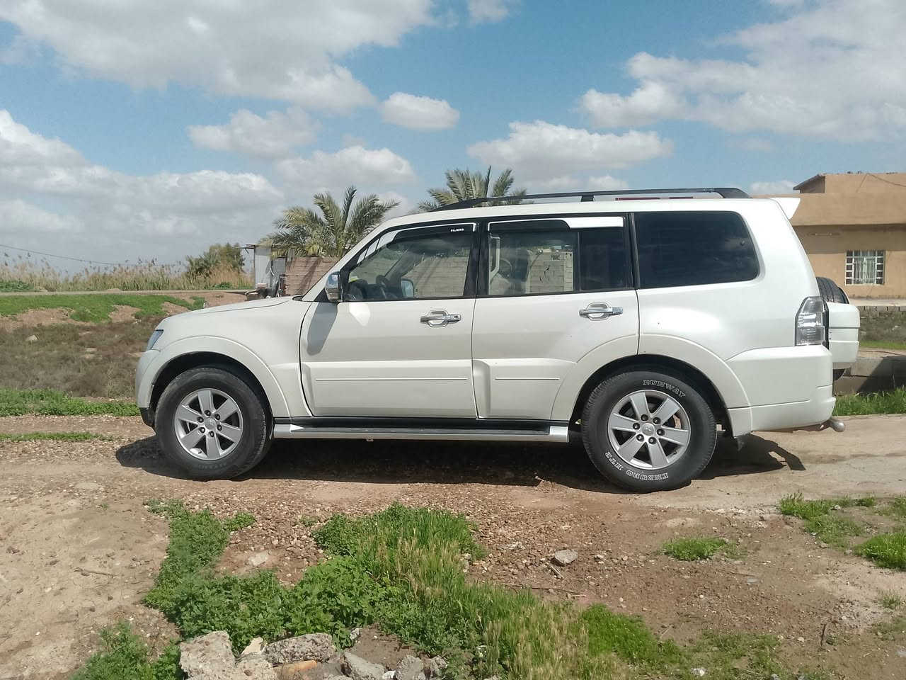 السلام عليكم بيع باجيرو 2008 حبتور فول 1/1 بيها منضومه غاز 60لتر انسه البانزين
مكفوله من الضربه بيها جالملق امامي عكس السايق صبغ
محرك 3000خيرمن الله كير مضبوط تبريد٣قطع 
رقم بغداد انكليزي مميز 
صور السونار بل منشور 
مكان السيارة دجيل ١٤رمضان قرب صيطرت العبايجي 
السعر ١١٧ وبيها مجال الطيبين ***********
