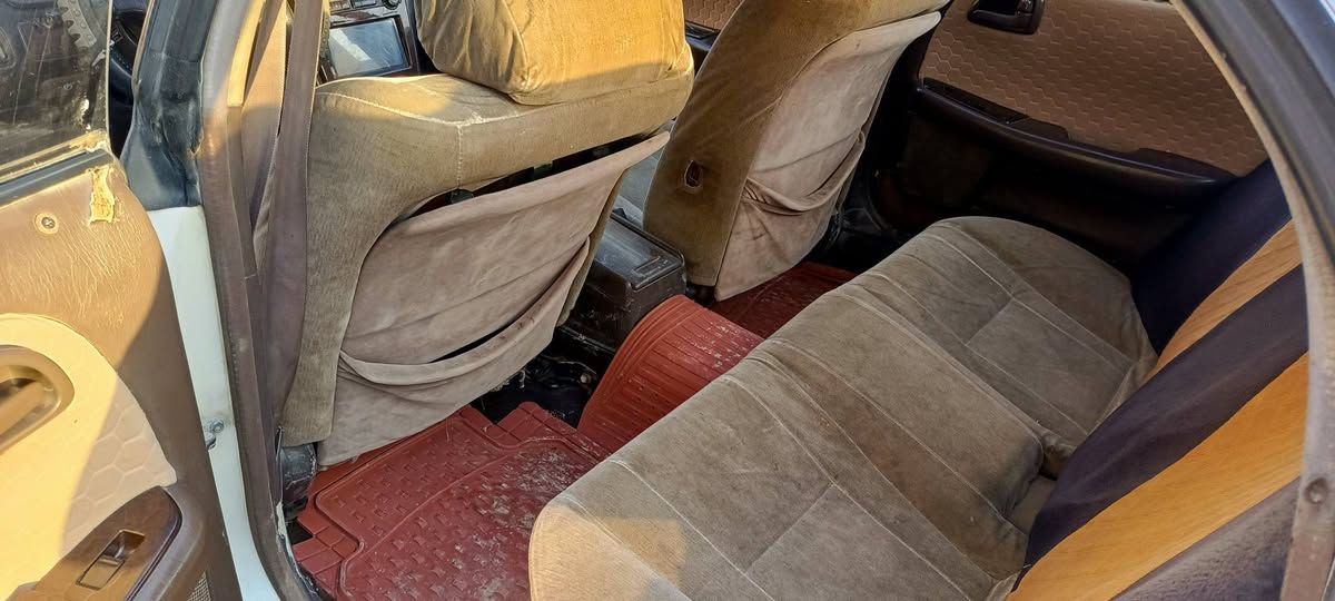 شيزر نفخ موديل 93 السيارة حلوة أو خير من الله مصبوغة عام مكفولة من الكص ونقل الجثة كير مكينة مكفولات صدر 75بلمية تبريد منضومة كاملة شديت بس ضربة الكمبريسر تخم تاير السيارة بسمي سنوية إلى 29  رقم ديالى النكليزي***********
