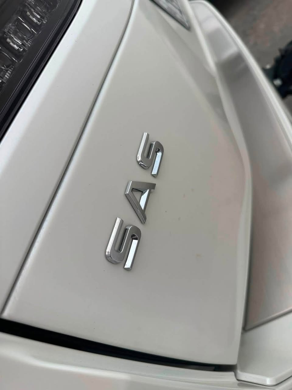 السلام عليكم
لاندكروزر 2025 GX.R  SAS 
سعة المحرك 4000c V6
السياره في حالة الشركه زيرو 
الممشى 7000 KM
بعدها داخل ضمان الشركه 
المواصفات
تدفئه و تبريد في المقاعد 
فتحة سقف
تشغيل عن بعد 
كروس سرعه 

7 مقاعد جلد  

3 شاشه داخل السياره 

ثلاجه

تبريد 3 قطع 

مكان السيارة بغداد  بأسمي تحويل مباشر 

للاستفسار 
***********
