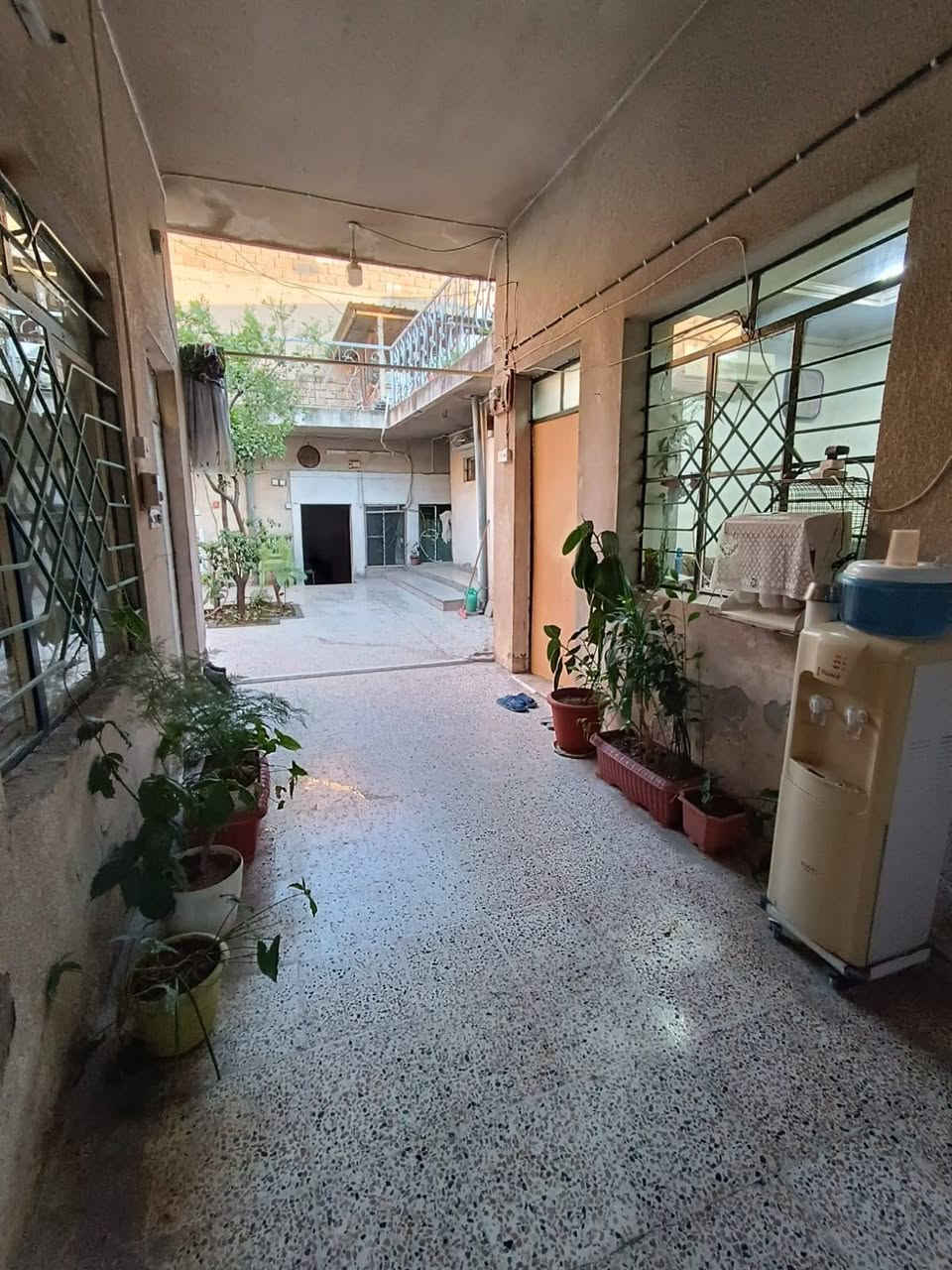 دار للبيع في الدركزليه قرب جامع الكاتب شارع المركز مساحه ١٧٠ م واجهة ١٠ شرقي ٤غرف نوم وخدمات سند سكني مكاتبة مع الشرعي صاحب الدار سعر المتر مليون قابل للتفاوض للإستفسار الاتصال على الأرقام ***********
0507710236
ابو سيف ابو شهاب 
***********
***********
أو مراجعة المكتب حي الحدباء نهاية سايدين المضخة مقابل مجمع شقق الحدباء مكتب ابو شهاب للعقار وقت الاتصال من الساعه العاشره صباحا إلى العاشره مسآء وشكرا

