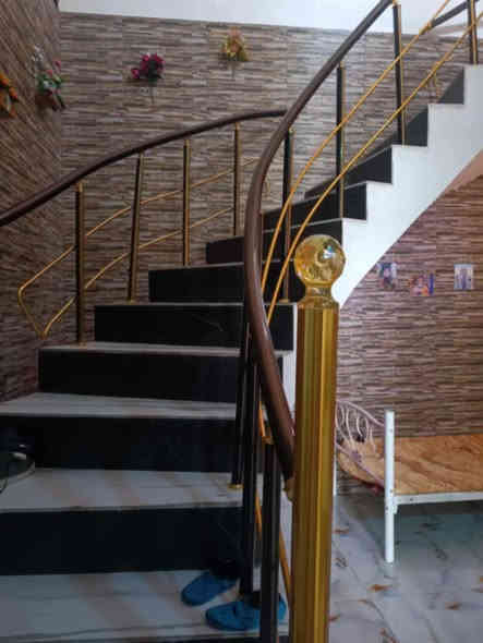 دار للبيع طابو ملك صرف الموقع شارع 80 خلف مشروع الماء قرب مجمع السلام السكني المساحة 200 متر غرف نوم هول صالة مطبخ ومجمع صحيات عدد 2 للاستفسار مكتب النبل للعقار والبناء والهندسه
*********** واتساب 
***********
