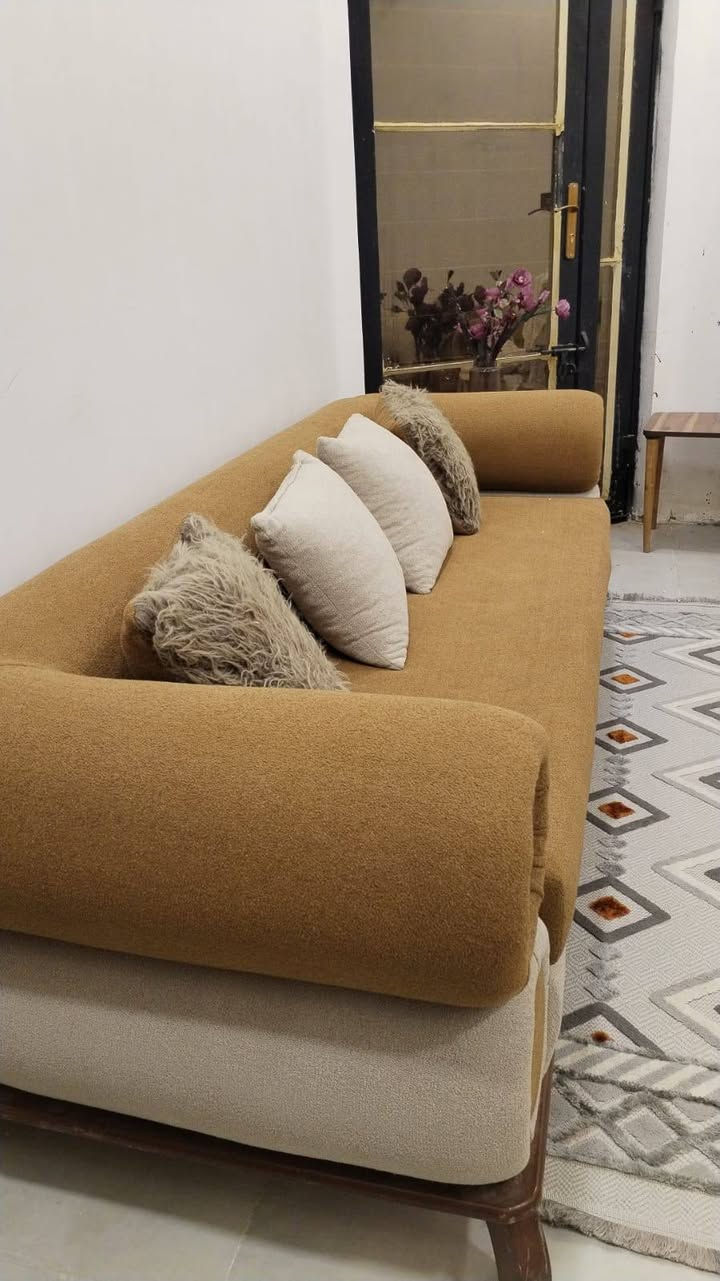 سلام عليكم تخم للبيع شغل عراقي درجه اولى مامستخدم  للبيع بسبب صغر مساحة لي عندي 
تفاصيله عشر مقاعد 2كبار وحده وسط أو 2كراسي 
مشتغلي لي بمليون 
معروض ب900وبي مجال 
للتواصل هذه رقم واتس ***********
