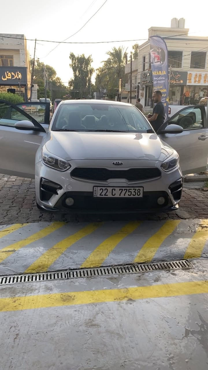 السلام عليكم  عندي فورتي موديل 21رقم اربيل ماشيه ٣٠  رقم اربيل سياره ب اسمي تريد تحويل تريد وكاله حاضر . حادث خلفي   بجم كبس وسياره حلوه وجديده وين متريد تفحص حاضراً
   
***********
