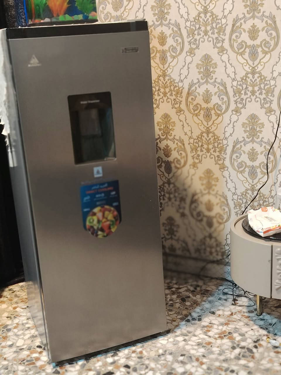 ثلاجة صغيرة شركة الحافظ لون رصاصي للبيع ***********
