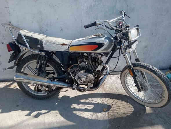 سلام عليكم دراجه ايراني للبيع سعر250
مكاني بغداد وهاذة رقمي ***********
5كير اوراقها كاملة
