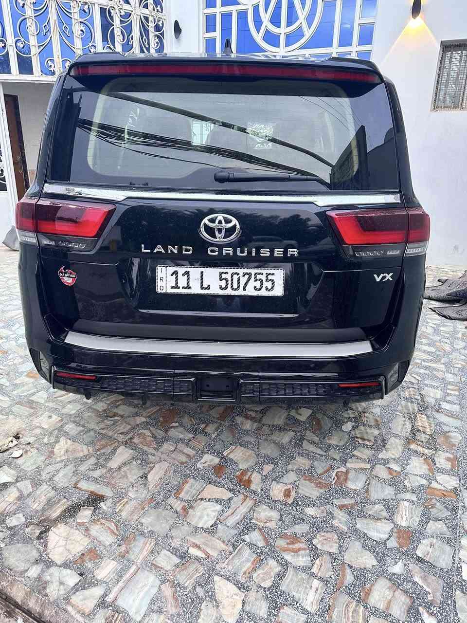 Toyota Land Cruiser 2025 VX
محرك 4000
6 سلندر
ماشية 4000 KM سيارة زيرو بحالة الوكالة رقم بغداد
مصابيح LED أمامية وخلفية
• إضاءة نهارية DRL
• فتحة سقف
• باب خلفي كهربائي
• مرايا كهربائية مع إشارات
   اربع ابواب شفط 
مقاعد جلد
• مقاعد أمامية وخلفية تدفئة تبريد
• مقاعد كهربائية مع ذاكرة
• شاشة معلومات وترفيه
• نظام صوتي JBL مع 14 سماعة
• شاحن جوال لاسلكي
• ثلاجة
• مكيف أوتوماتيك ثلاثي المناطق  ￼
• كاميرات محيطية 360°
• حساسات أمامية وخلفية
• نظام الثبات الإلكتروني
• نظام منع الانزلاق
• مساعد صعود المرتفعات
• وسائد هوائية متعددة
السيارة كلها عدتها و غراض الشركة  موجودة السماعات الخلفية و غراض الشركة بعدها بيها موجودة و حتة البردة الخلفية مال صندوك بعدها ما مشدود
ملاحظة سيارة بية حادث بسيط كلش جاملغ الي عكس السائق ابيعة على وضعةً
السعر 760
عنواني النجف
للاستفسار
***********
