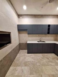 يالله. للبيع دار مساحة ٥٠ م حديث يتكون من ٣ طوابق يقع في بغداد حي الشب...