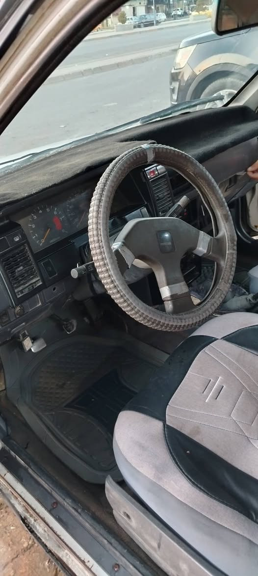 نيسان صني موديل 1989 سنويه عظم بسمي شرط الوكاله والتحويل كابون بنزين بيها جديد  لا صرف ولا نفخ كير محرك شرط تواير جدد ما يعوزها شي سعر 18 وبيها مجال ؛ رقم *********** واتساب موجود

