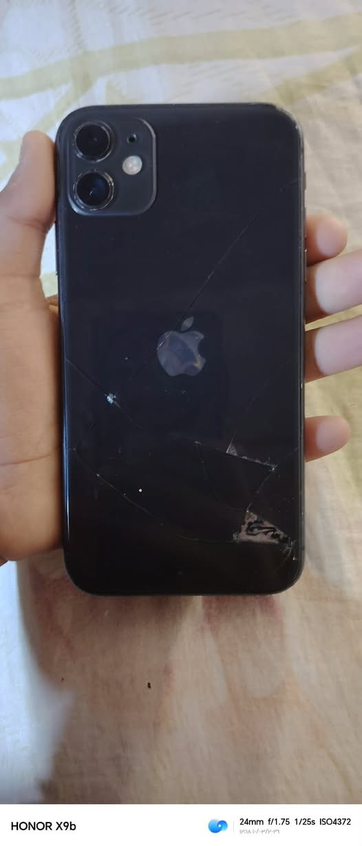 السلام عليكم ايفون 11 ذاكره 256  قافل جيميل 
متفرمت موصل حي القاهره السعر 85 وبمجال وتعال خاص راسلني رقمي ***********
