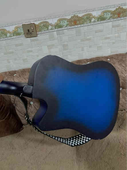 كيتار اوربي cutaway acoustic guitar
مع محلقاته (ريش عدد 3 مع حامل ريش ،مع قبضة الـCapo guitar  و اوتار اضافية عدد 6) 
للاستفسار 
واتساب ***********
اتصال ***********
العنوان روناكي قرب مسجد الملائكة كركوك
