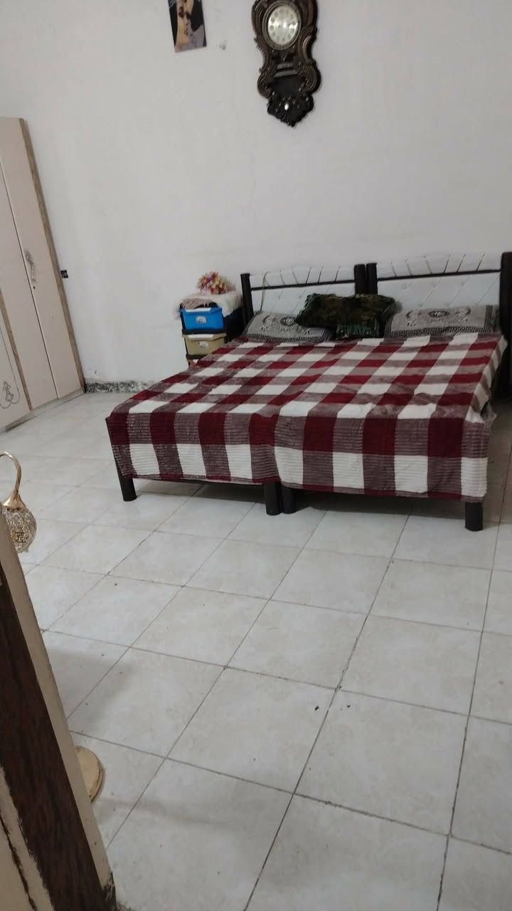 بيت  للبيع مساحته ٢٠٠  واجهه ١٠  نزال ٢٠  طابق واحد بنا حديث  ستقبال + صاله +غرفتين نوم +مطبخ صحيات داخليه +صحيات خارجيه
عنوان زعفرانيه شارعين الوليد زراعي شموخ مقبيل منتزه رقم الهاتف ***********
 بيت  للبيع مساحته ٢٠٠  واجهه ١٠  نزال ٢٠  طابق واحد بنا حديث  ستقبال + صاله +غرفتين نوم +مطبخ صحيات داخليه +صحيات خارجيه
