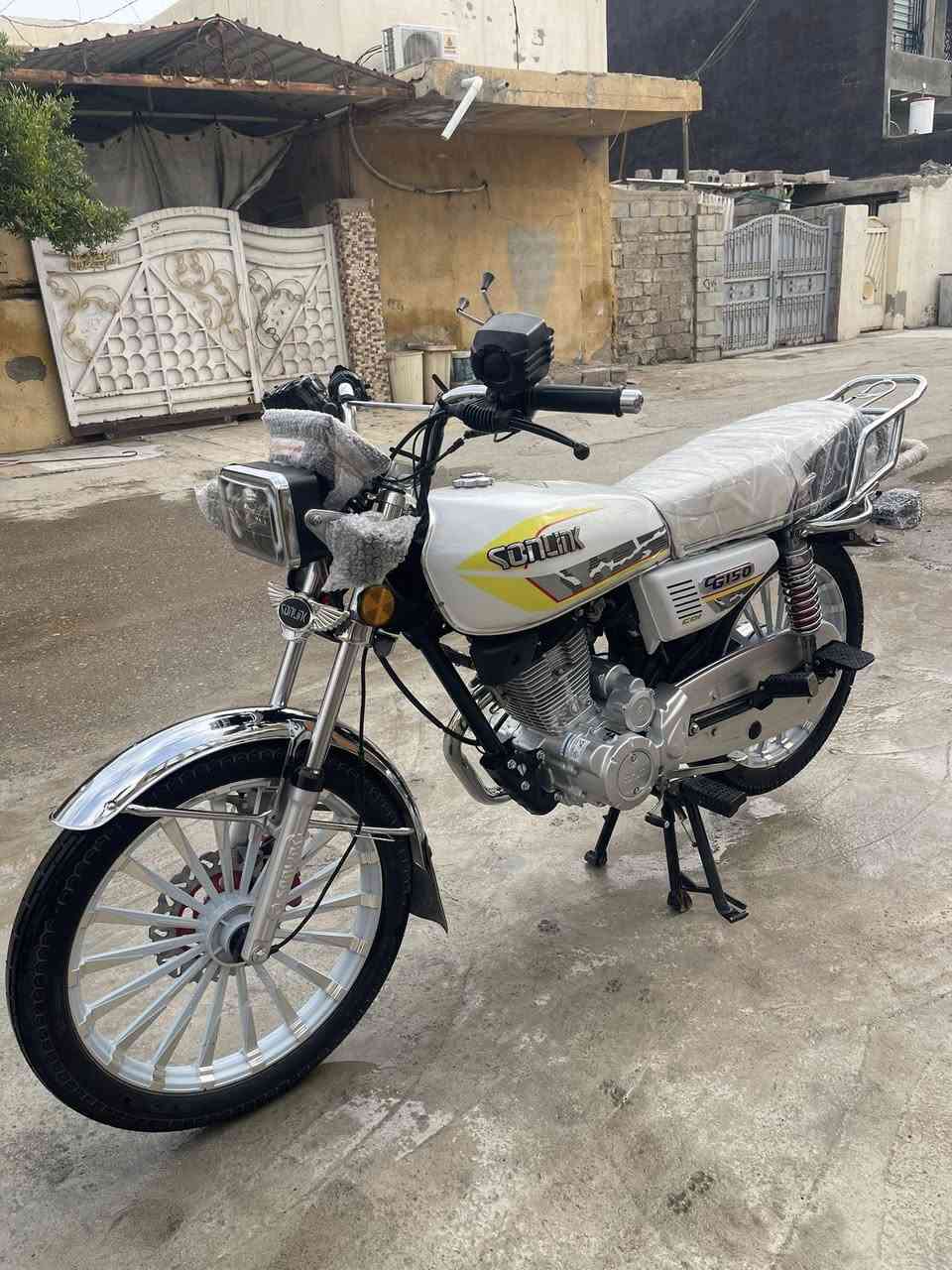 سلام عليكم شباب 🤍
سيفان للبيع موديل 25 دراجه بعدهه زيرو وستخدام شخصي ونضافتها كدام عينك خير من الله  ✔️

دراجه زيرو بمعنى الكلمه 🔥 

مكفوله كفاله عامه وكلشي بيهه شغال 💯

سعرهه 775 ✅ وبي مجال للطيبين 

ملاحظه شباب بلمعرض كاعد تنباع بسوك ب 950 واكثر  اني دابيعلك جوه سوك 

والي ميعرف بسعارهن ينورنه ب كلمة طيبه 
***********هـ                
مكاني ديالى جسر خرنابات 📍📍
