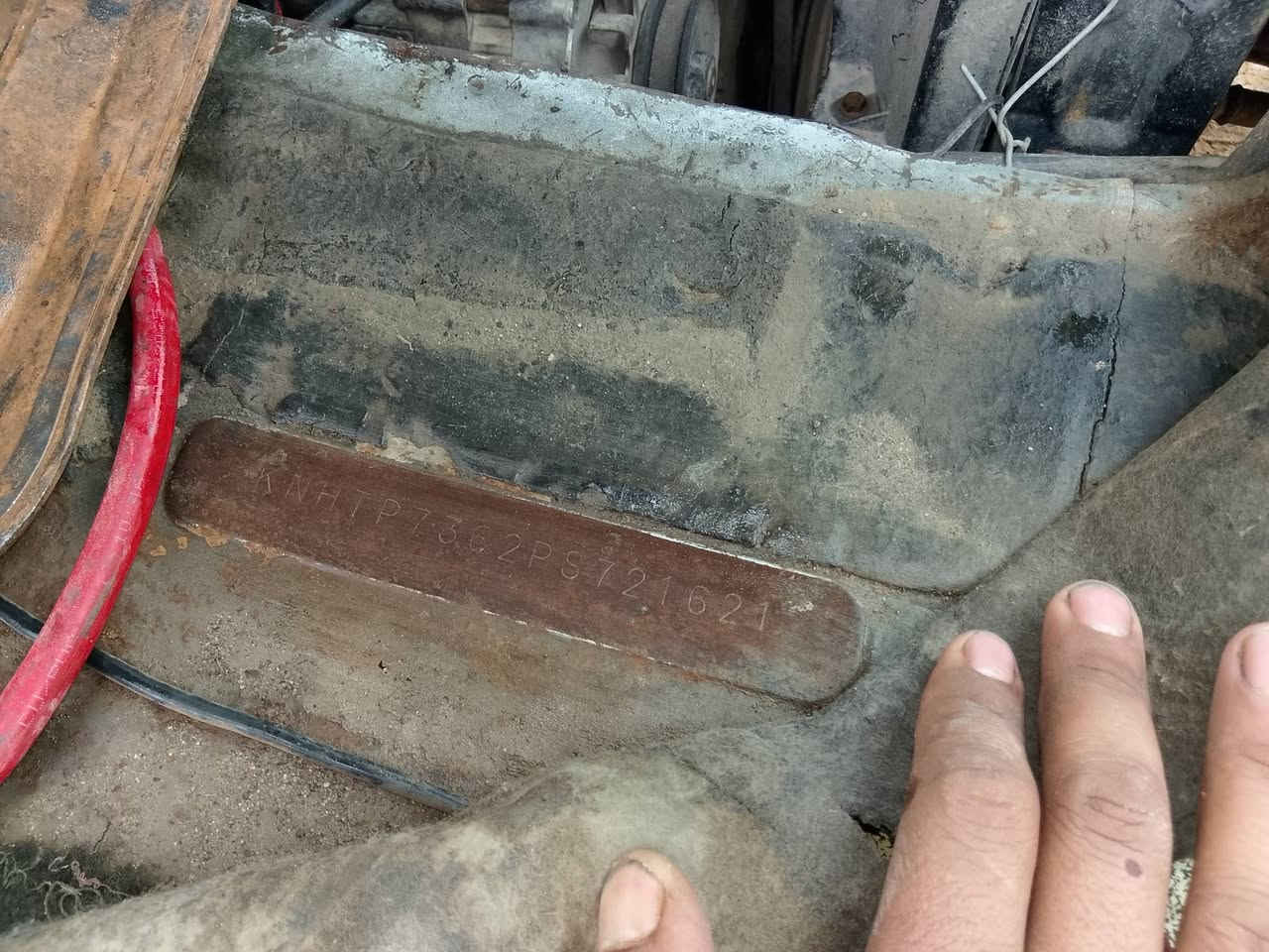 سيارة كية بستةموديل ٩٣بدون راعي ابيع كوم حديد ***********بس واتساب السعر 20وبيهة مجال سنوية لل 27
