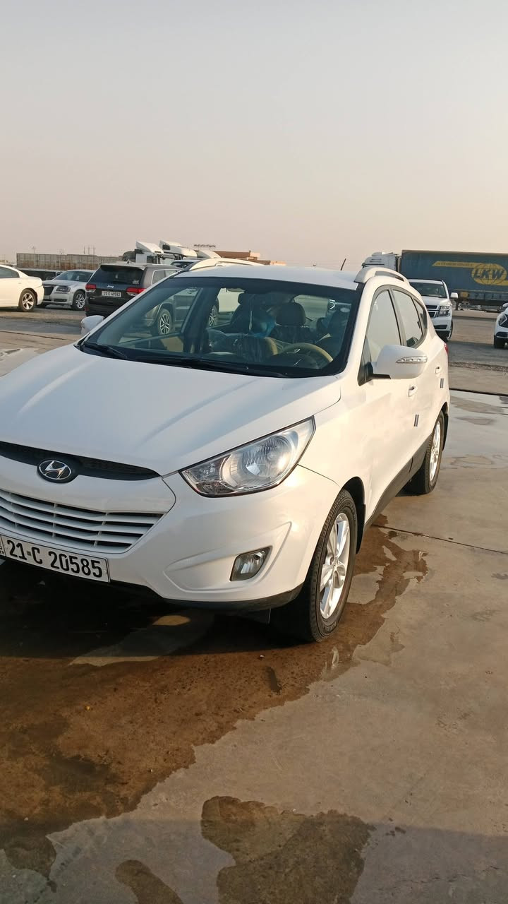 سلام عليكم توسان موديل 12 خليجي رقم سليمانيه انكليزي بسمي هزة وسنويه جدد كفاله ماعدا برد موضح بسونار السعر 143وبيها مجال مكانها حله جزائر تحويل  ثاني يوم استفسار أكثر خاص او عل رقم ***********
