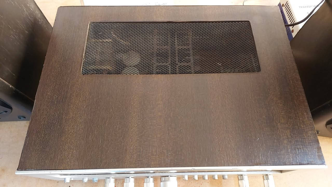 السلام عليكم.. عرض #2026001
Technics SA-5360 صناعة يابانية 
الجهاز فئة Receiver (أمبليفاير و راديو مدمج)
 حجم لارج، يشغل أربعة سماعات، كهرباء 240v.
وجه الجهاز المنيوم و الهيكل الجانبي و من الأعلى خشب صاج السعر 350 الف دينار.
 مكاني سليمانية... يوجد توصيل كافة المحافظات.
Mustafa Electronics 
Audio , Video & Electronics
Whatsapp: ***********
